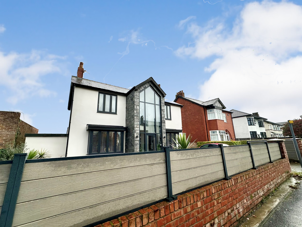 4 bed detached house for sale in Black Bull Lane, Preston PR2, £600,000