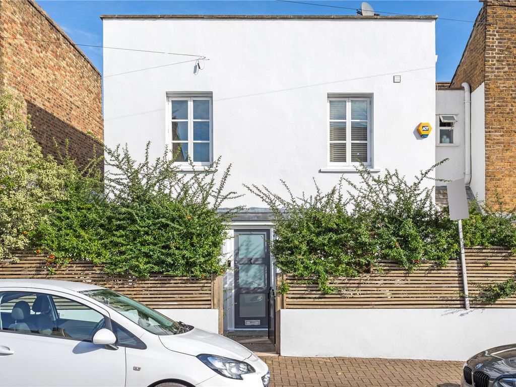 3 bed semi-detached house for sale in Pickets Street, London SW12, £925,000