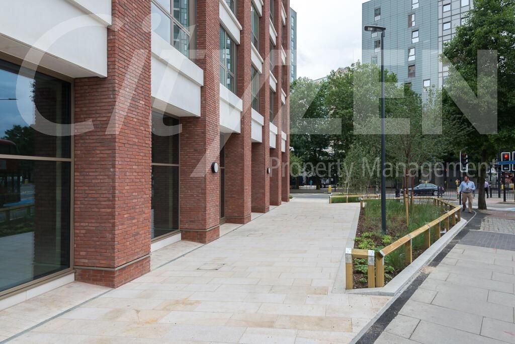 1 bed flat for sale in Arniston Way, London E14, £450,000
