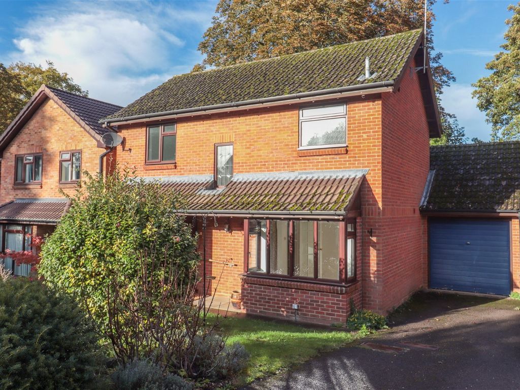 3 bed detached house for sale in Beech Road, Alresford SO24, £500,000