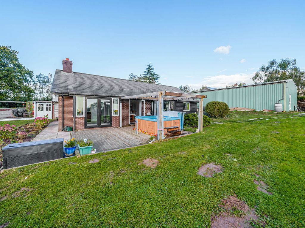 4 bed bungalow for sale in Little Birch, Hereford HR2, £575,000