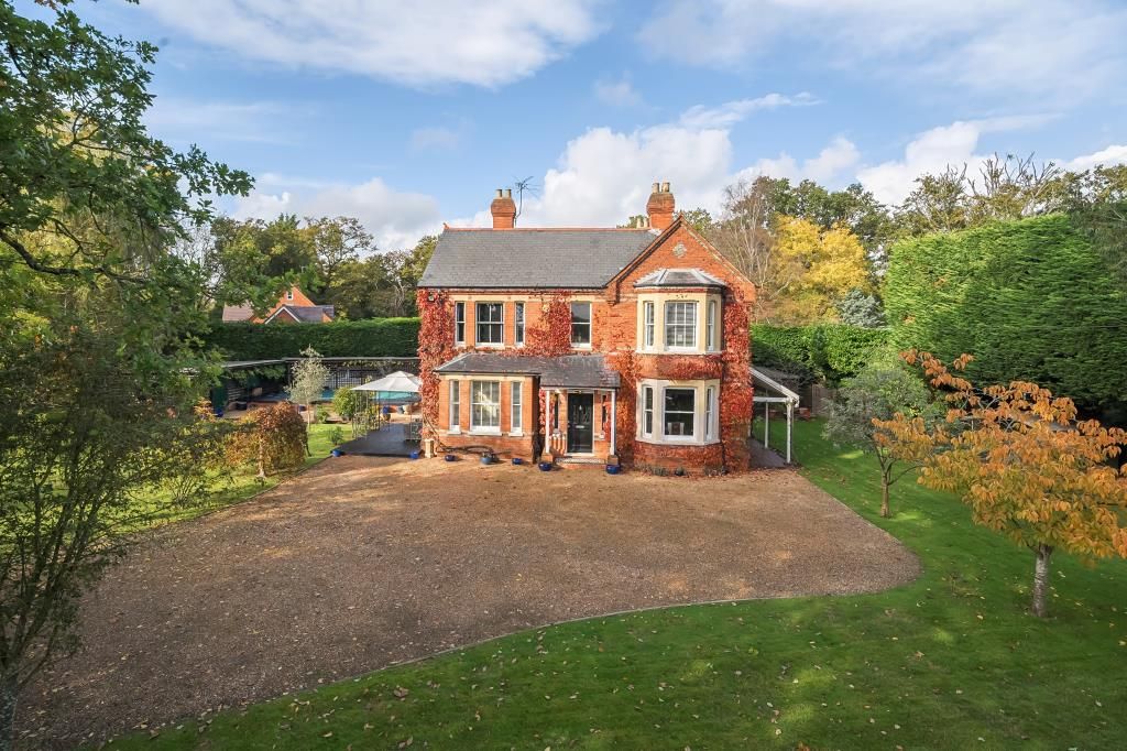 5 bed detached house for sale in Hurst, Berkshire RG10, £1,650,000