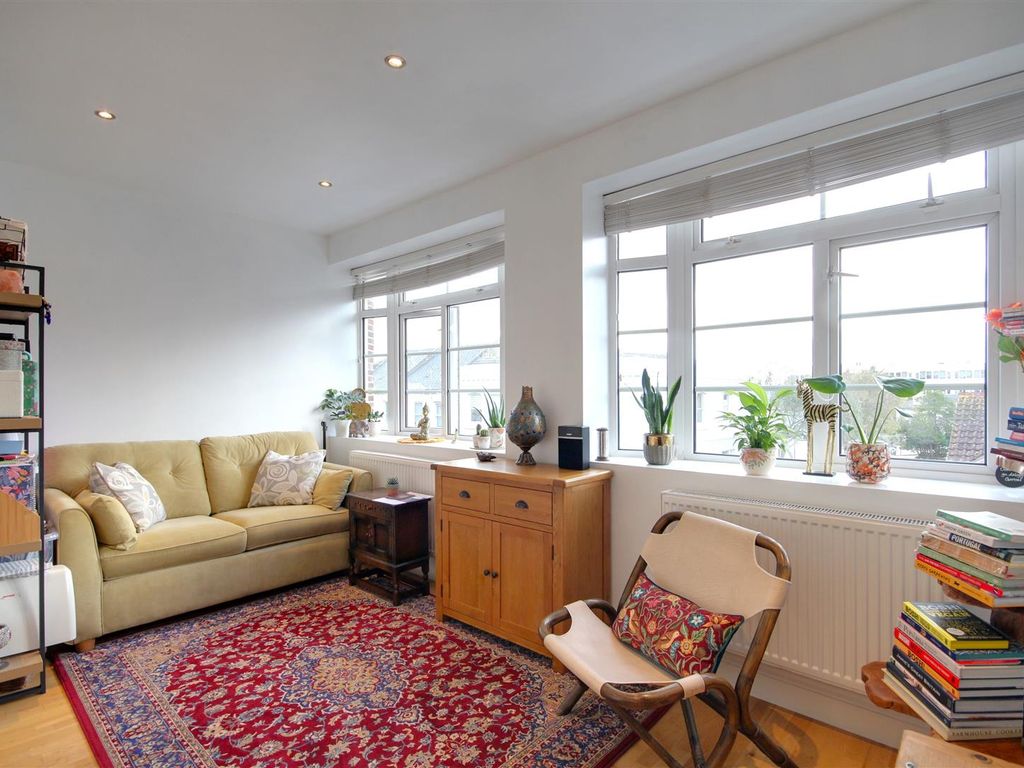 1 bed flat for sale in Chapel Road, Worthing BN11, £155,000