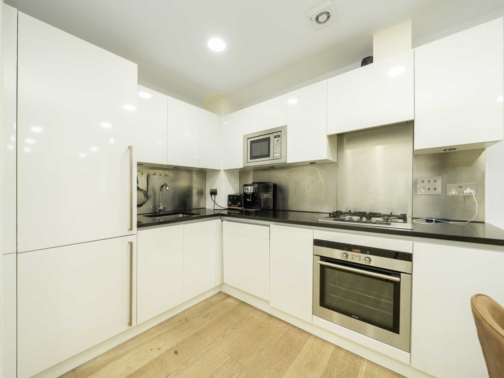 3 bed flat for sale in Abbey Road, London NW8, £900,000