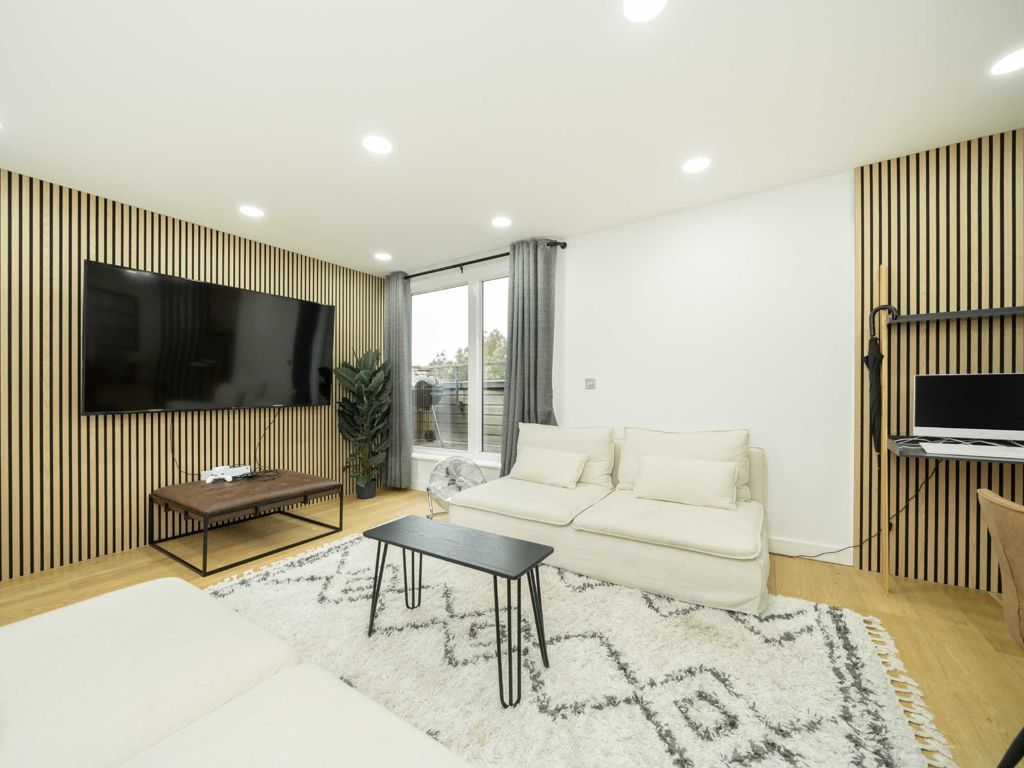 3 bed flat for sale in Abbey Road, London NW8, £900,000