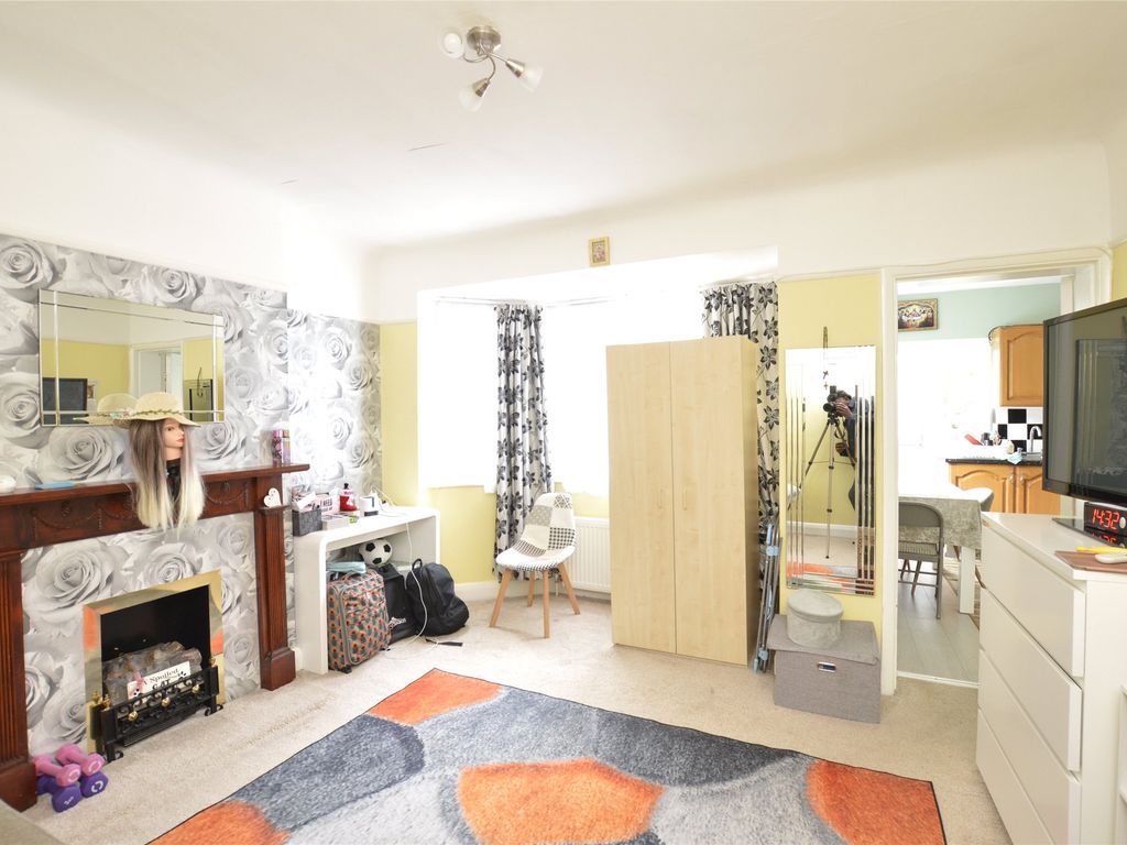 2 bed maisonette for sale in Leith Close, Kingsbury, London NW9, £350,000