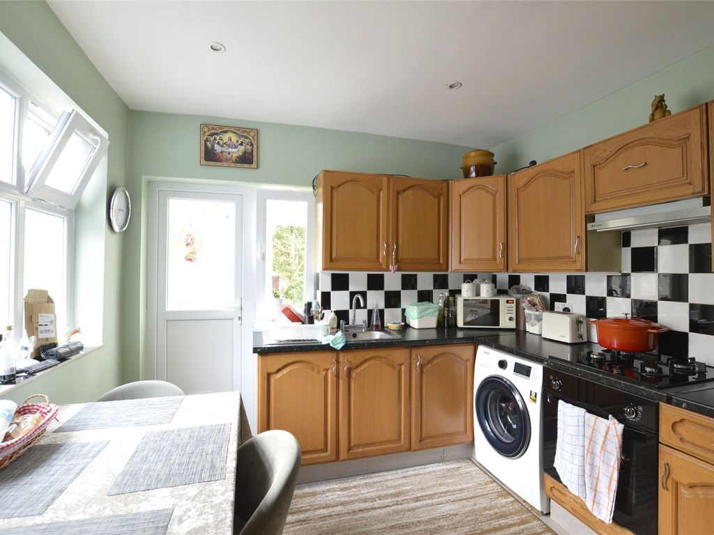 2 bed maisonette for sale in Leith Close, Kingsbury, London NW9, £350,000