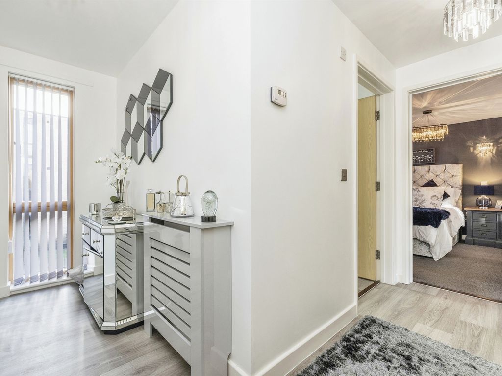 1 bed flat for sale in Farrington Avenue, Bushey WD23, £260,000