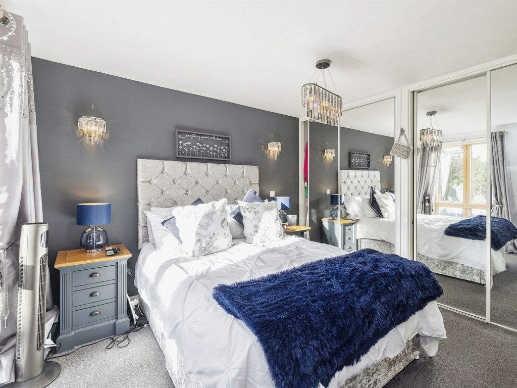 1 bed flat for sale in Farrington Avenue, Bushey WD23, £260,000