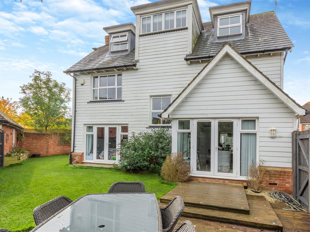 5 bed detached house for sale in Dawn Lane, Kings Hill, West Malling ME19, £650,000
