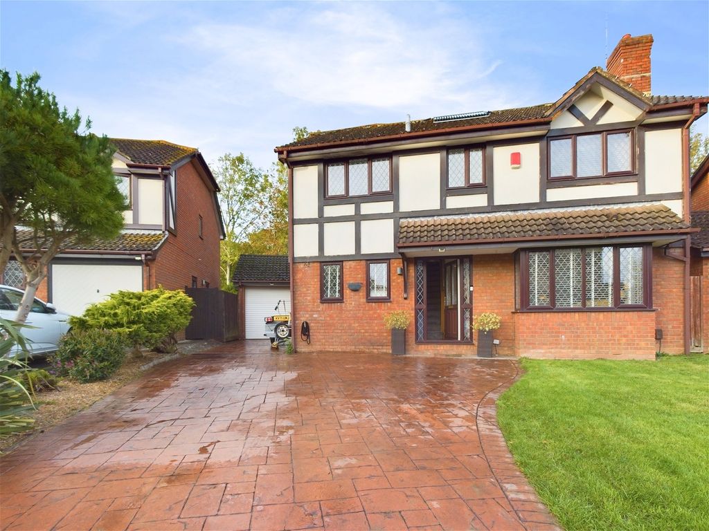 4 bed detached house for sale in Apsley Way, Worthing BN13, £620,000