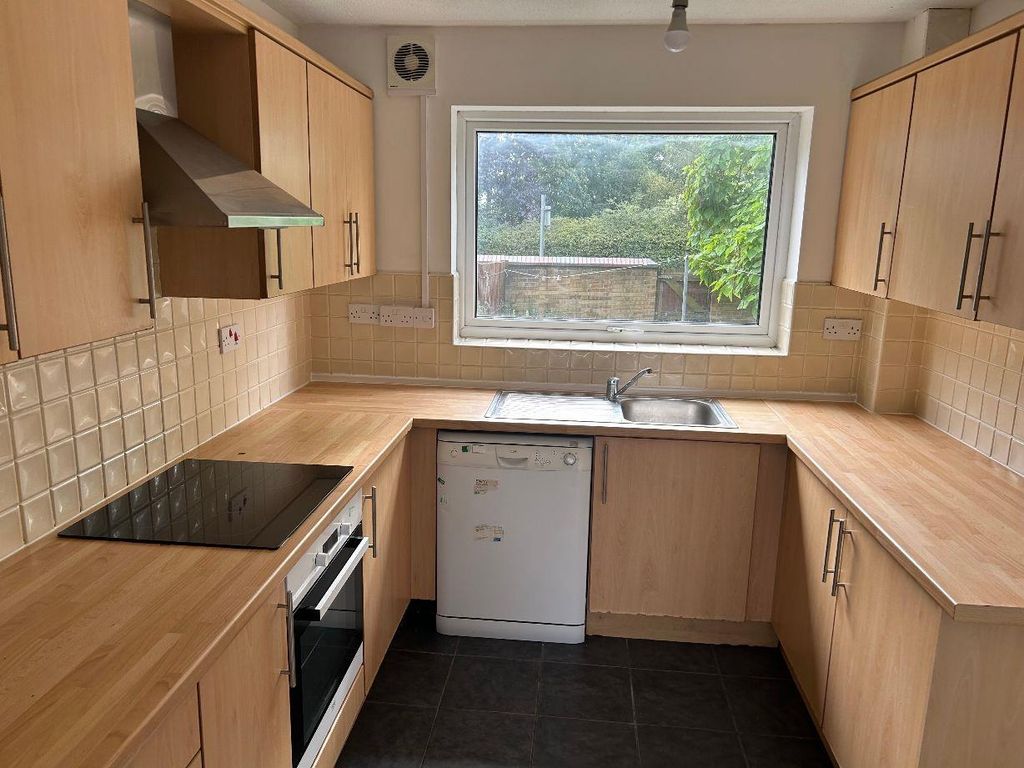 5 bed property to rent in Harlaxton Walk, Nottingham NG3, £498 pcm