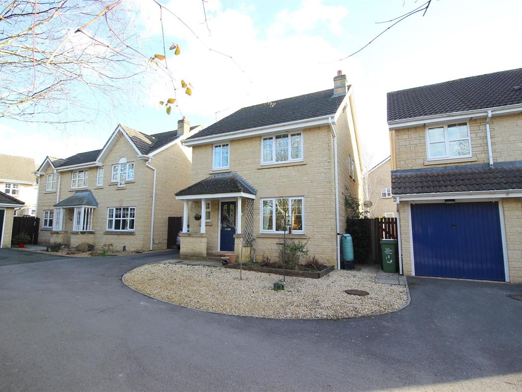 4 bed detached house for sale in Partridge Close, Chippenham SN14, £400,000