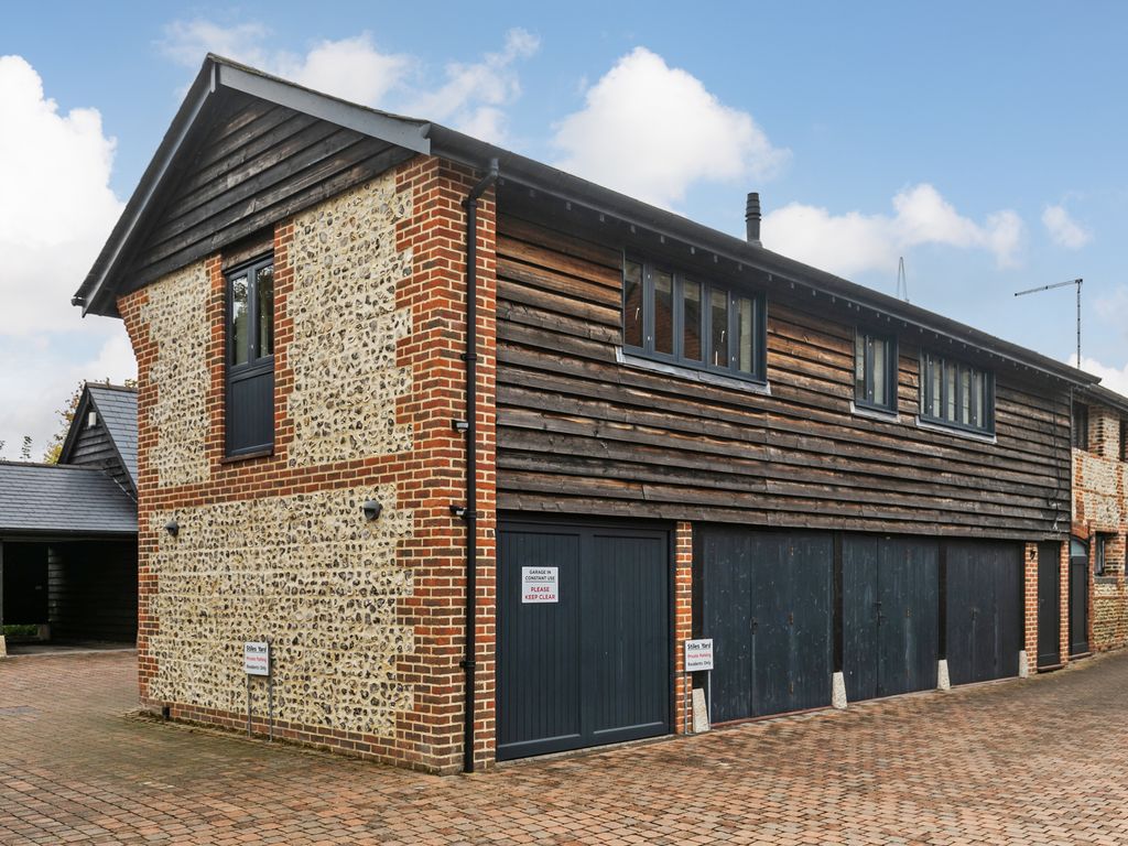 2 bed flat for sale in Stiles Yard, Alresford SO24, £325,000