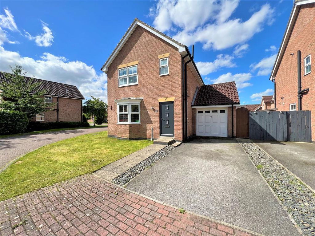 3 bed detached house for sale in Fair View Close, Gilberdyke, Brough HU15, £250,000