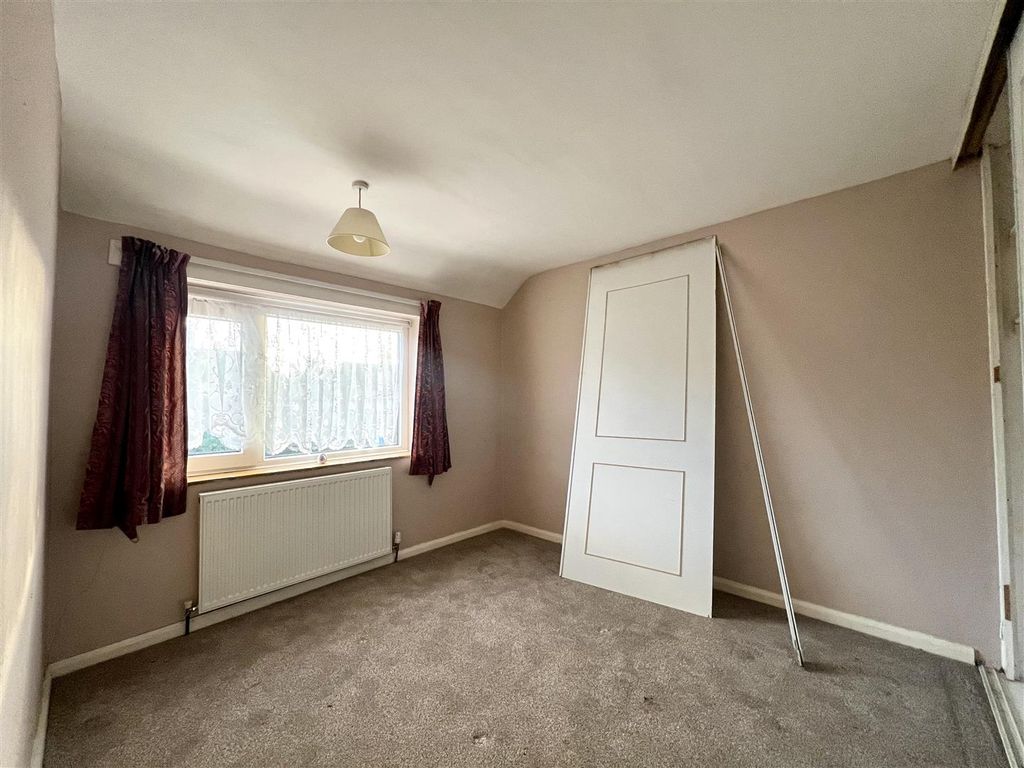 3 bed property for sale in The Oval, Brough HU15, £140,000