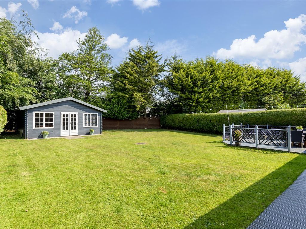 4 bed detached bungalow for sale in Hull Road, Dunnington, York YO19, £469,500