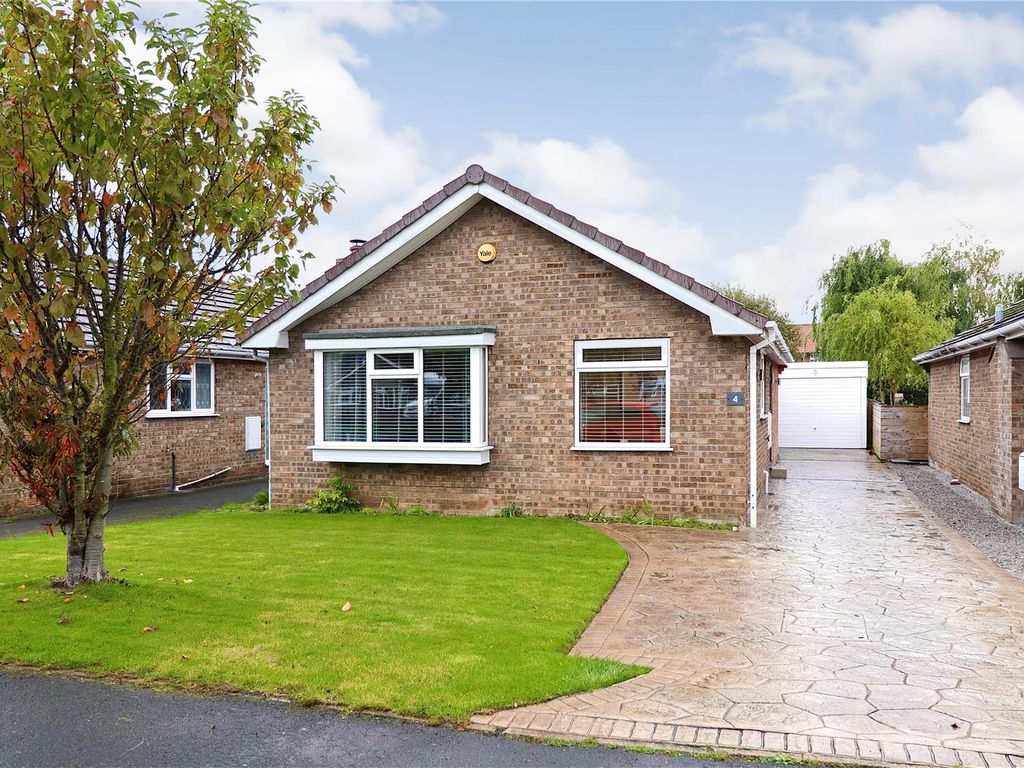3 bed detached bungalow for sale in Tostig Close, Stamford Bridge, York YO41, £325,000