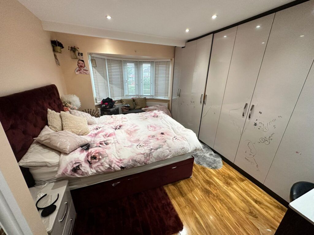 5 bed semi-detached house for sale in Ellerdine Road, Hounslow TW3, £795,000