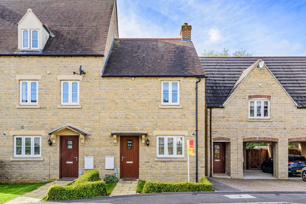 2 bed end terrace house for sale in Witney, Oxfordshire OX28, £310,000