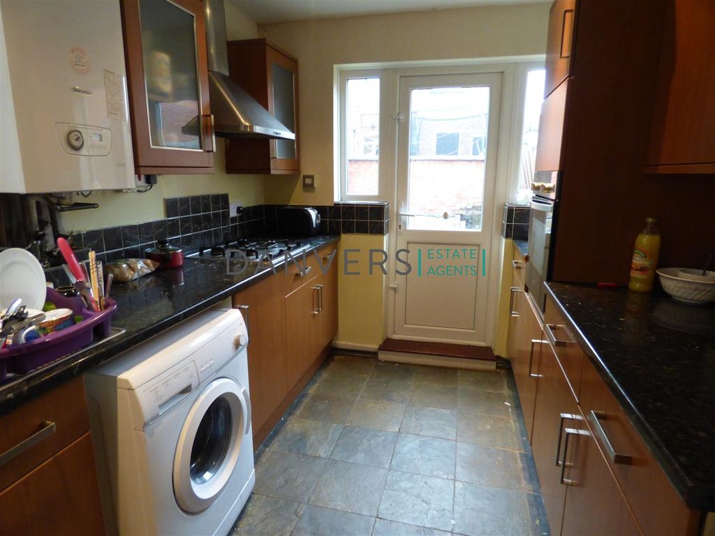 3 bed terraced house to rent in Cambridge Street, Leicester LE3, £949 pcm