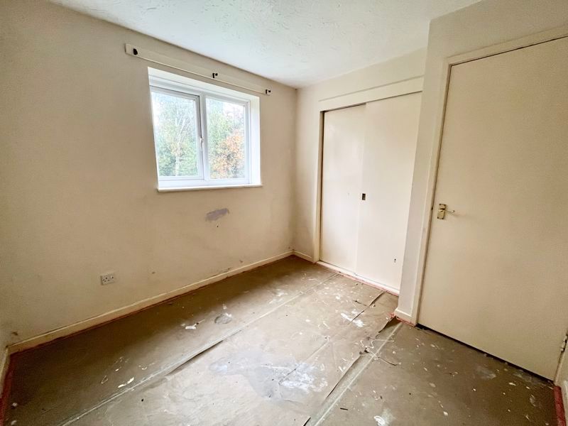 2 bed flat for sale in Foxdale Drive, Brierley Hill DY5, £85,000
