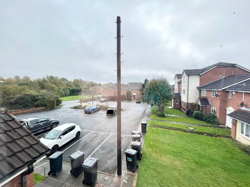 2 bed flat for sale in Foxdale Drive, Brierley Hill DY5, £85,000