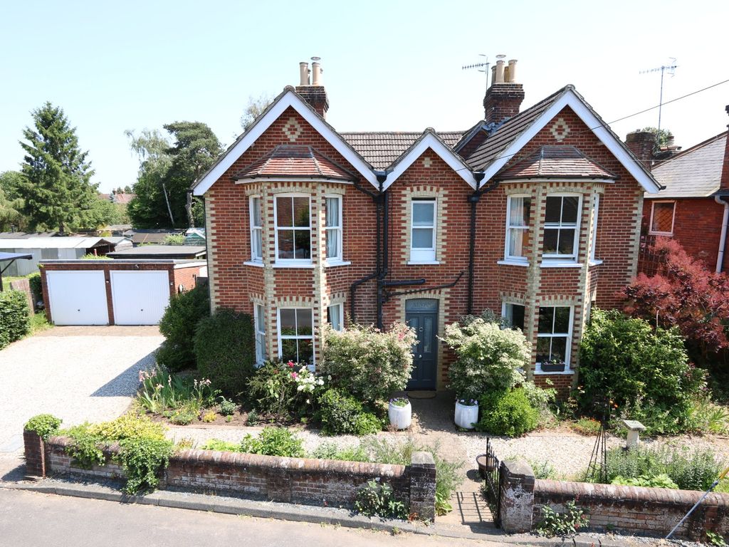 4 bed detached house for sale in Milford, Godalming, Surrey GU8, £1,150,000