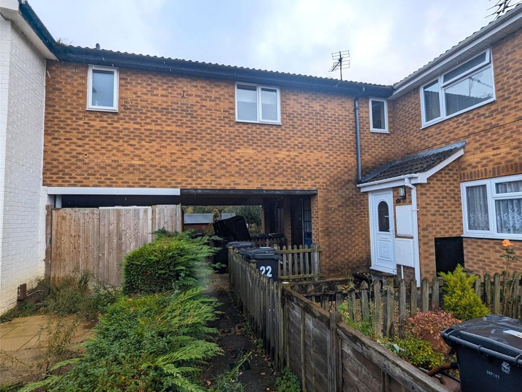 1 bed flat for sale in Gorse Lane, Poole BH16, £145,000