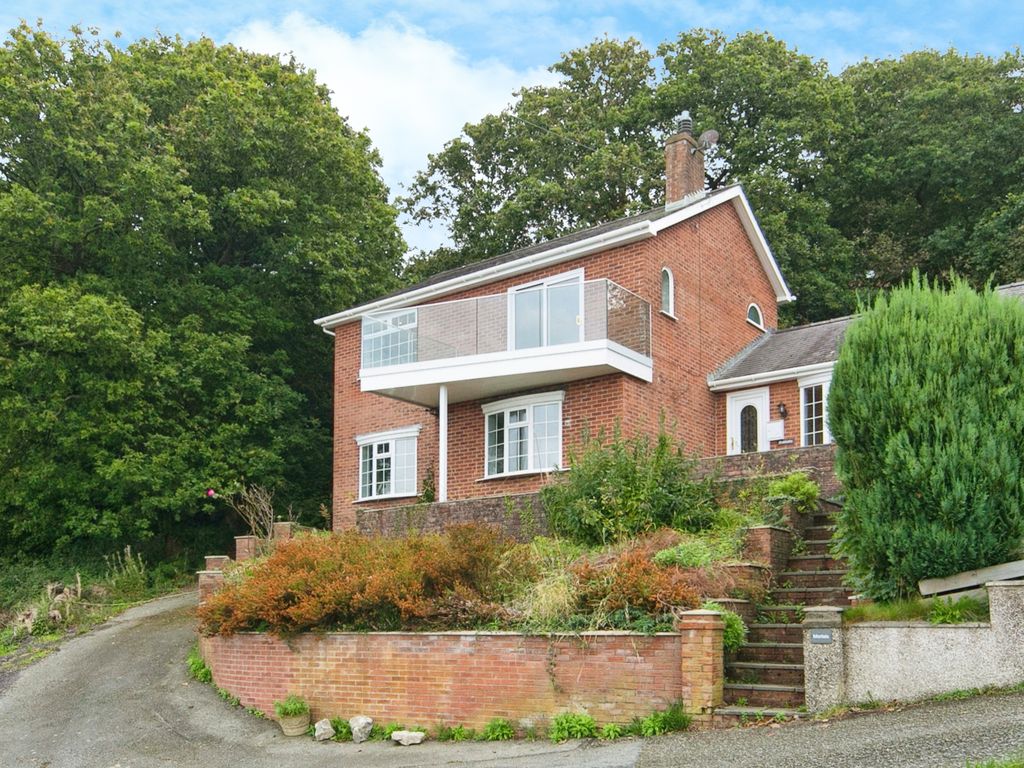 4 bed detached house for sale in Penybryn Road, Y Felinheli, Gwynedd LL56, £450,000