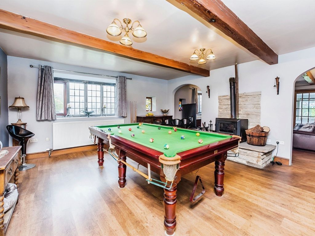3 bed detached house for sale in Gibbet Street, Halifax HX2, £300,000