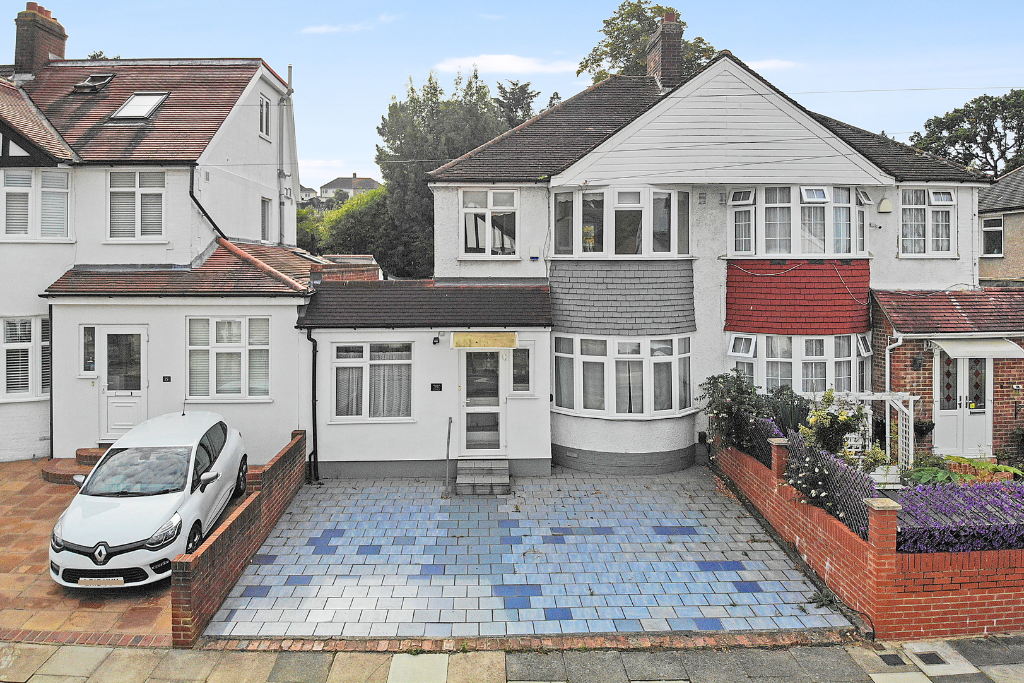 4 bed semi-detached house for sale in Mayday Gardens, London, Greater SE3, £525,000