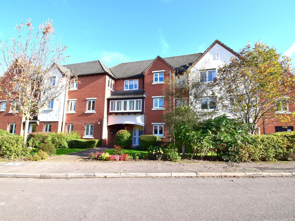 1 bed flat for sale in Ross Court, Curie Close, Rugby CV21, £109,950
