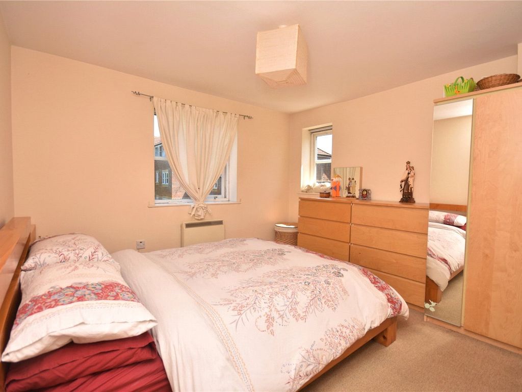 2 bed flat for sale in Whitehead Way, Aylesbury, Buckinghamshire HP21, £220,000