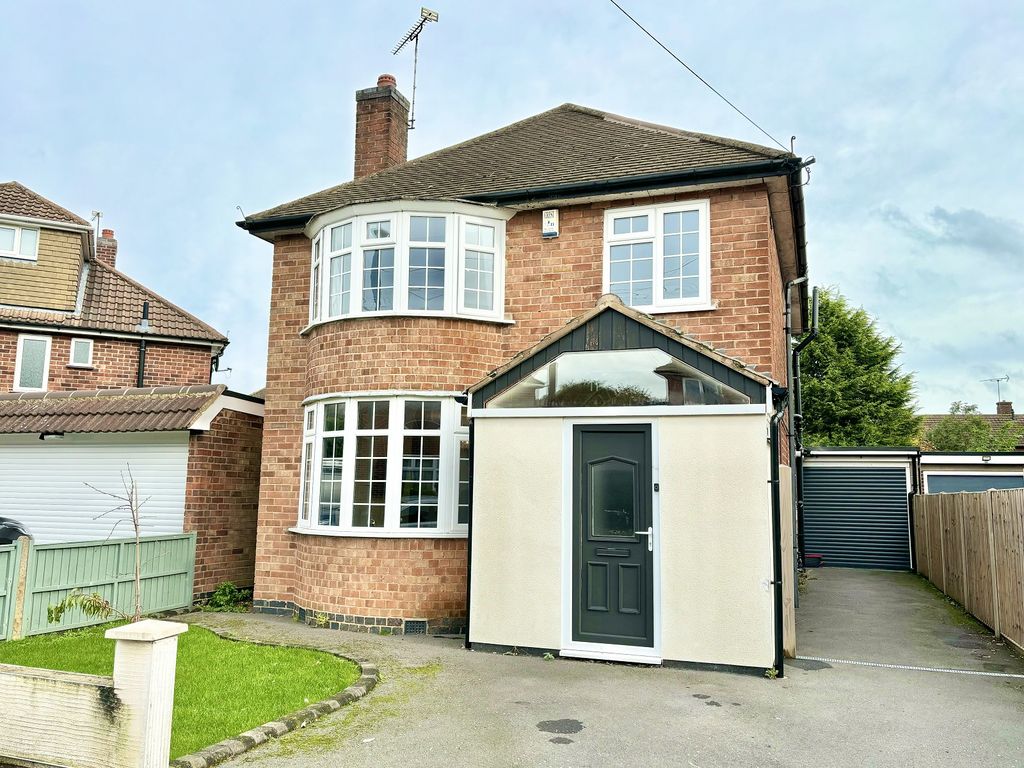 3 bed detached house for sale in The Fairway, Blaby, Leicester, Leicestershire. LE8, £354,950
