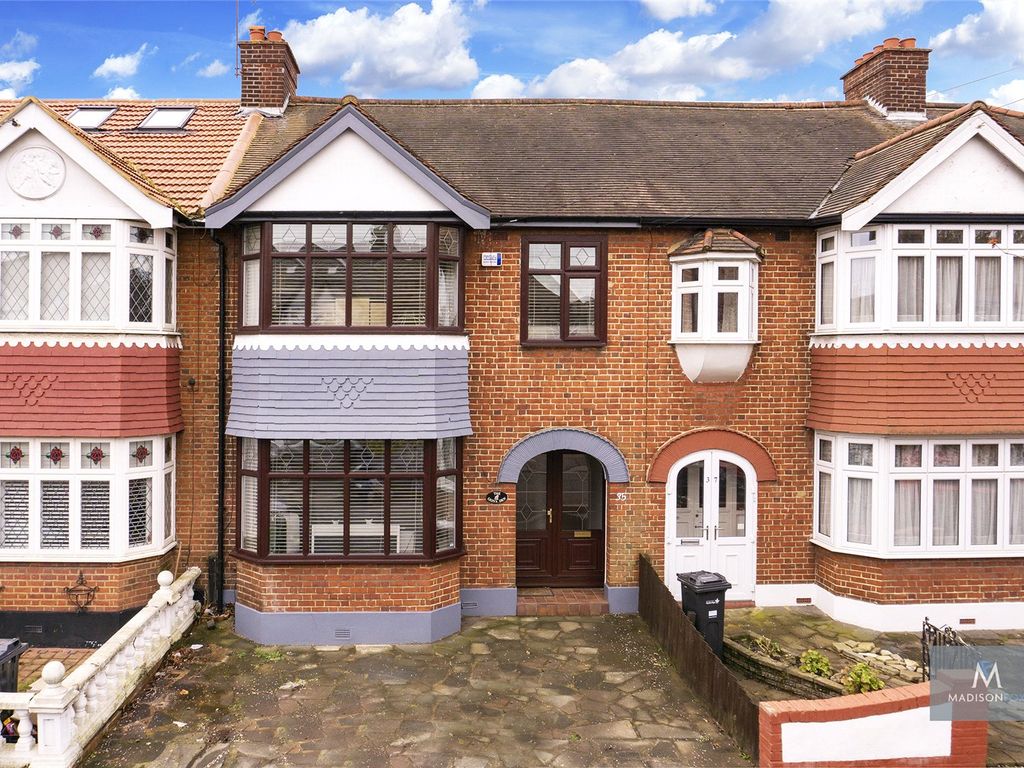 3 bed terraced house for sale in Beaminster Gardens, Ilford IG6, £600,000