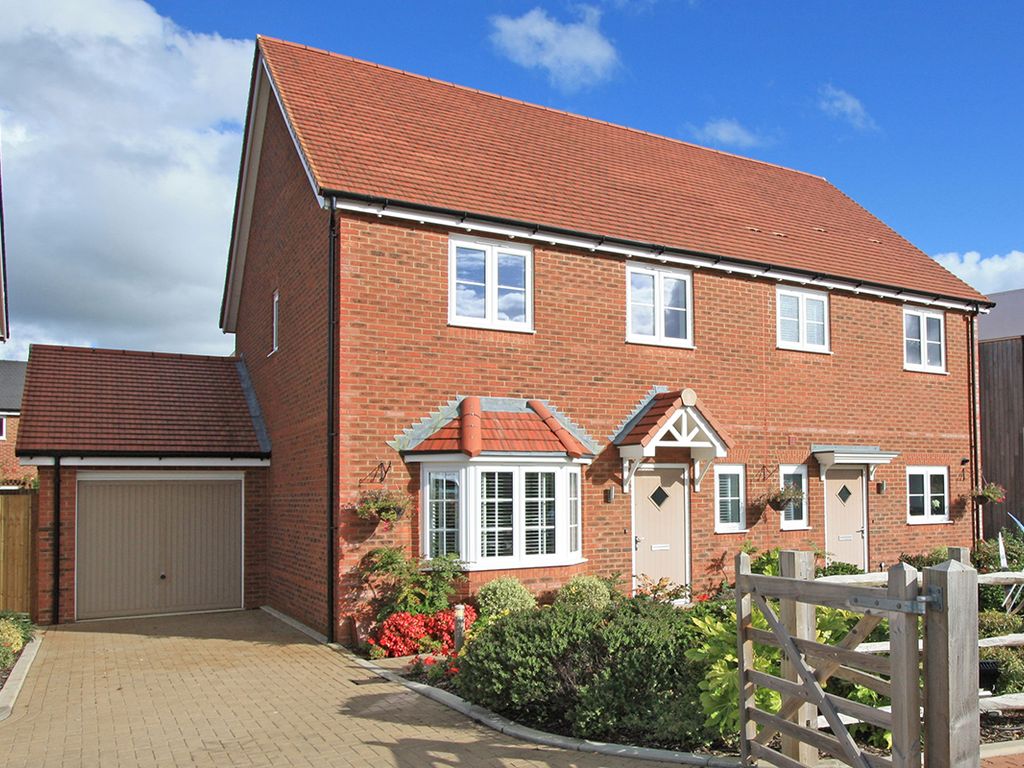 3 bed semi-detached house for sale in Raven Way, Shrivenham SN6, £399,950