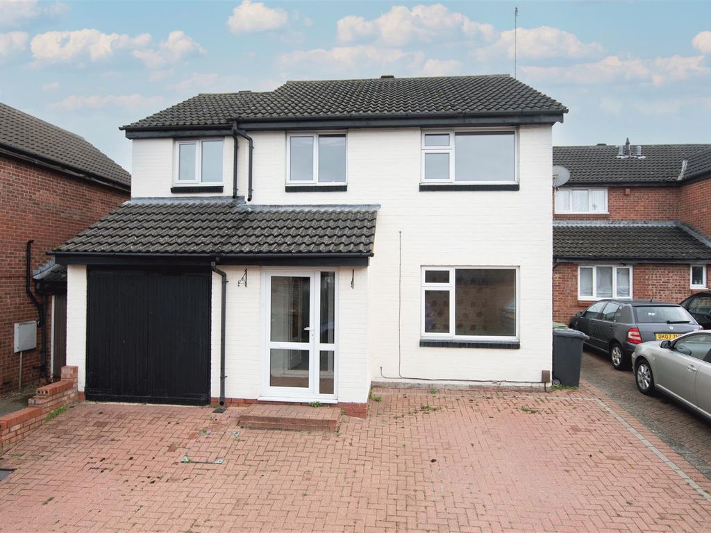 4 bed property for sale in Wentworth Avenue, Wellingborough NN8, £299,995