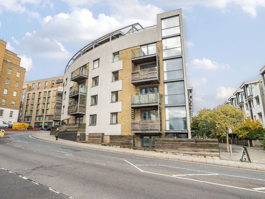 2 bed flat for sale in Cheapside, Brighton, East Sussex BN1, £187,500