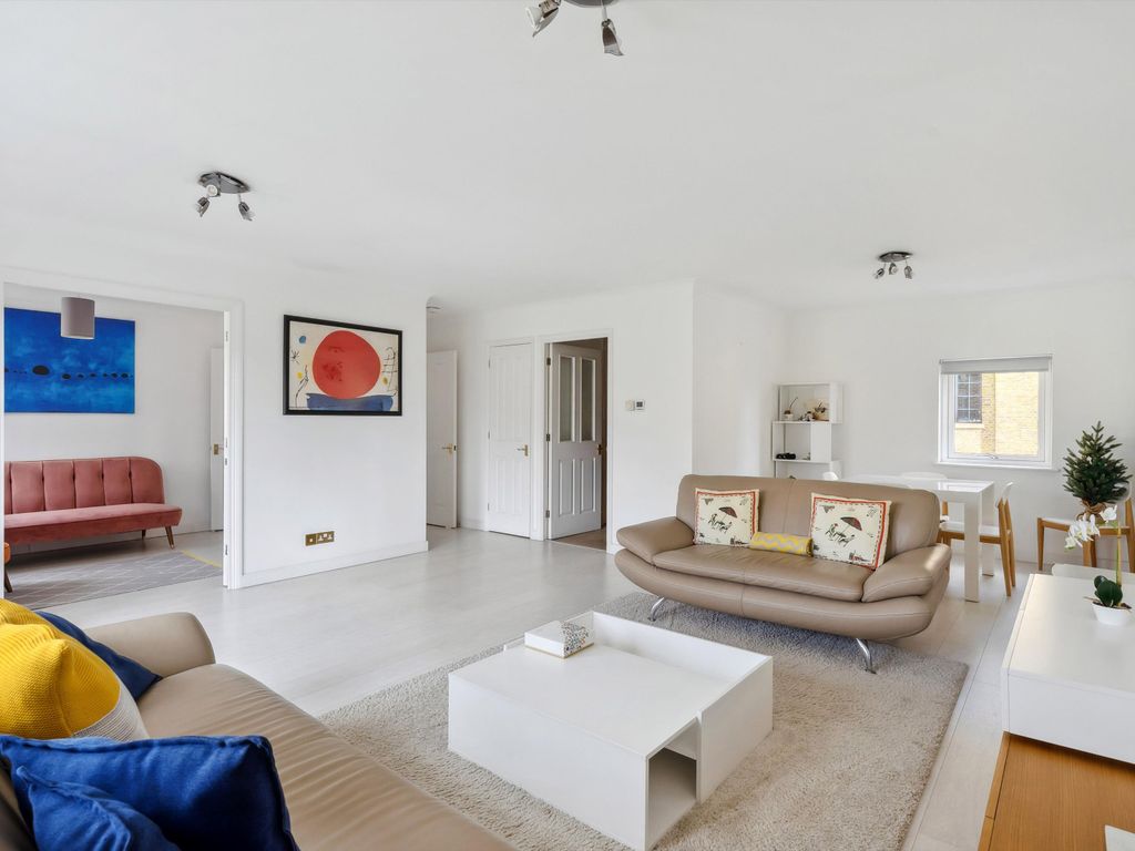 3 bed flat for sale in Back Church Lane, Aldgate, London E1, £800,000