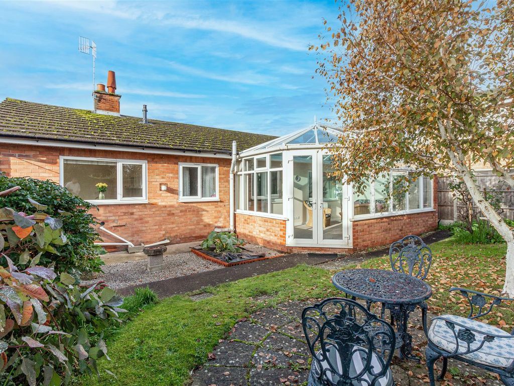 3 bed detached bungalow for sale in Northwick Road, Worcester WR3, £350,000