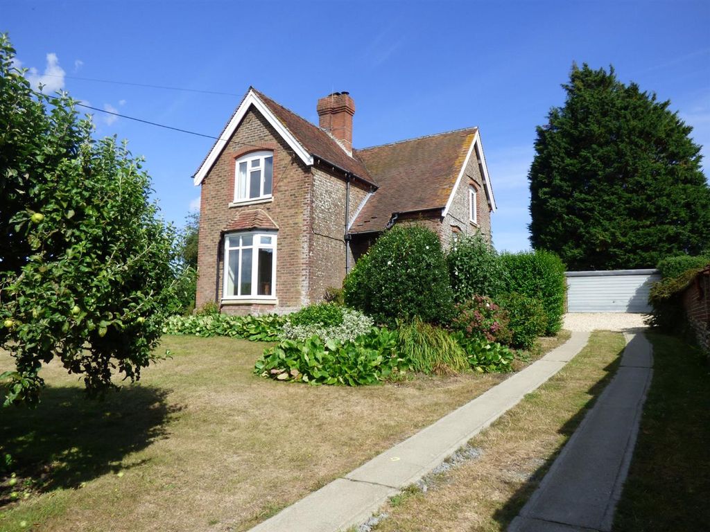 3 bed detached house to rent in Warningcamp, Arundel BN18, £1,950 pcm