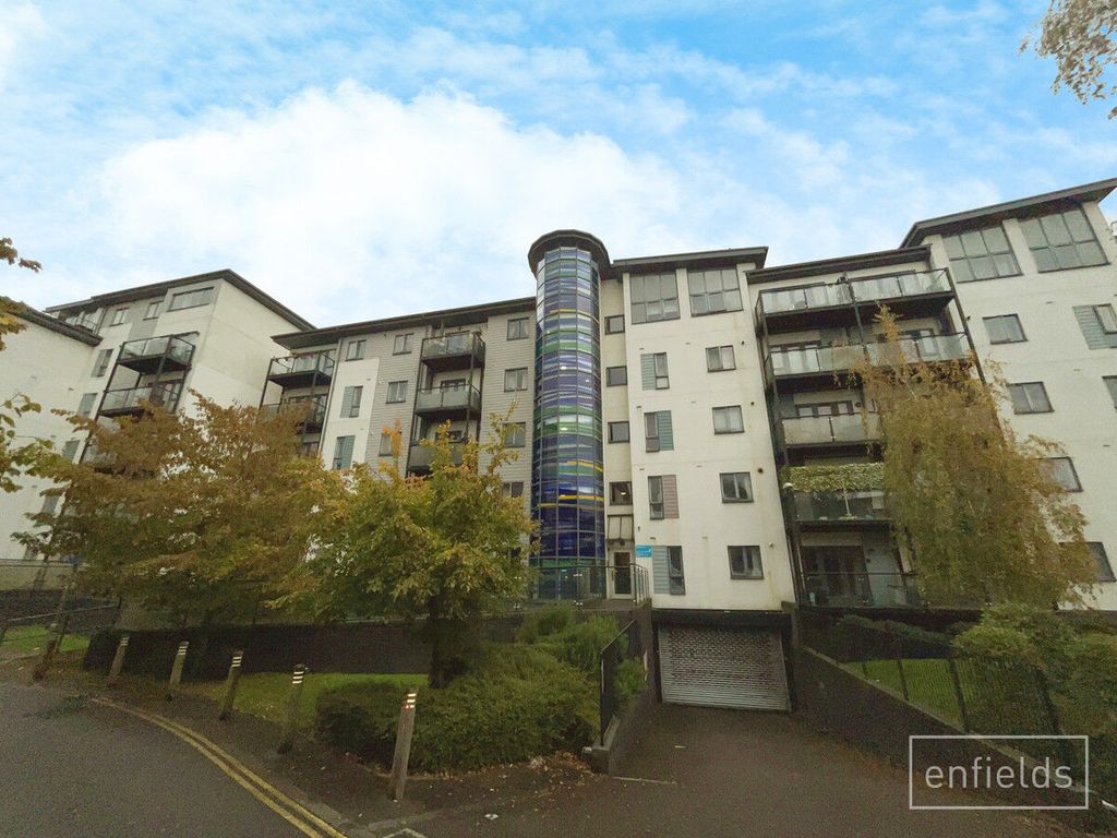 2 bed flat for sale in The Compass, Southampton SO14, £219,950