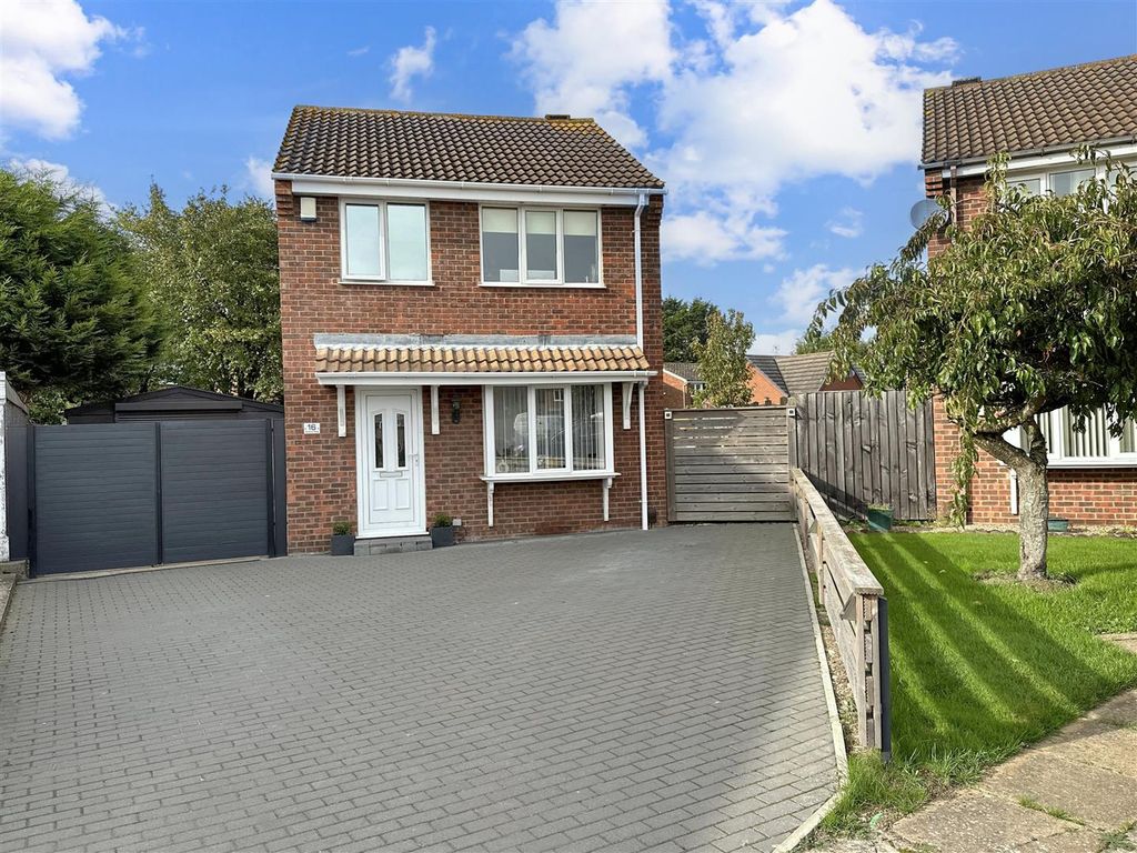 3 bed detached house for sale in Broome Close, New Balderton, Newark NG24, £245,000