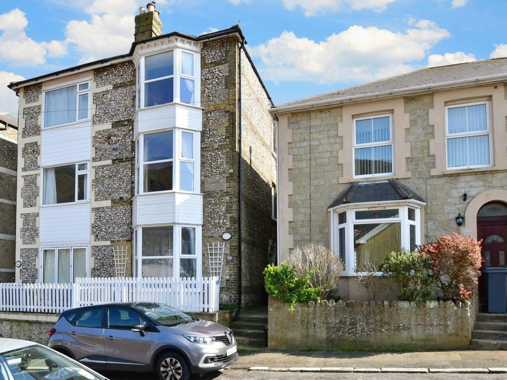 2 bed town house to rent in North Street, Ventnor PO38, £950 pcm