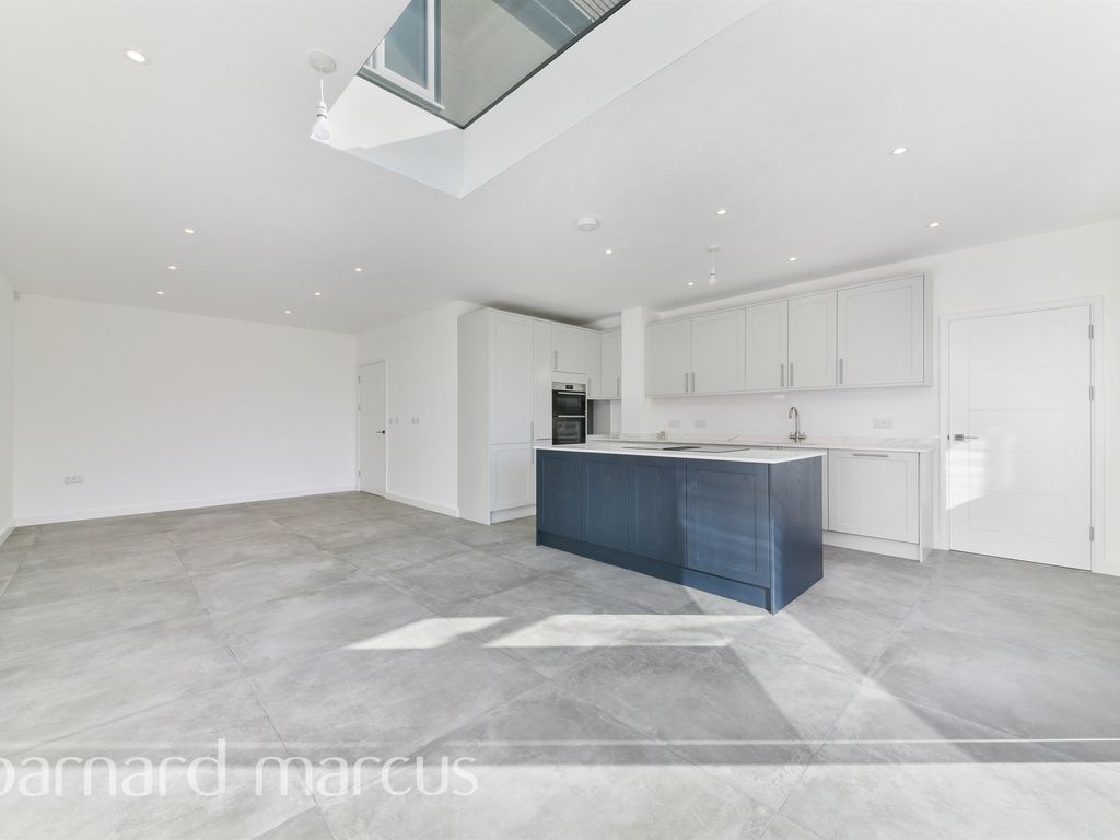 4 bed semi-detached house for sale in Glyn Road, Worcester Park KT4, £850,000