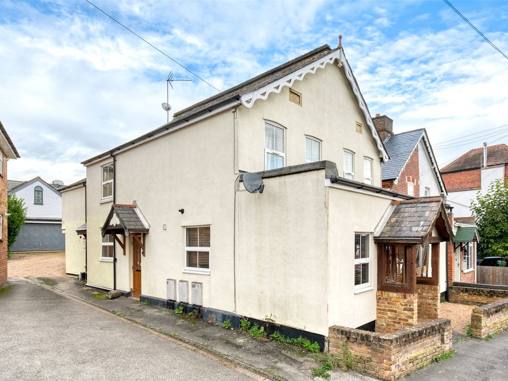 2 bed flat for sale in Upper Village Road, Sunninghill, Berkshire SL5, £275,000