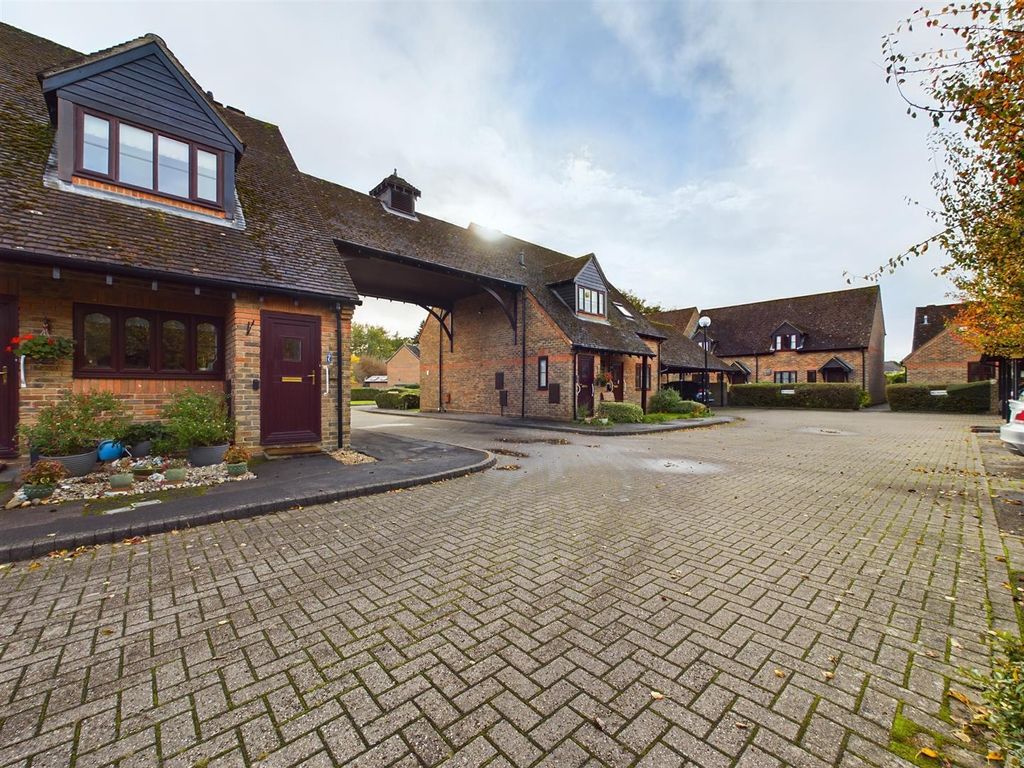 2 bed flat for sale in Highfield Court, Burghfield Common, Reading RG7, £230,000