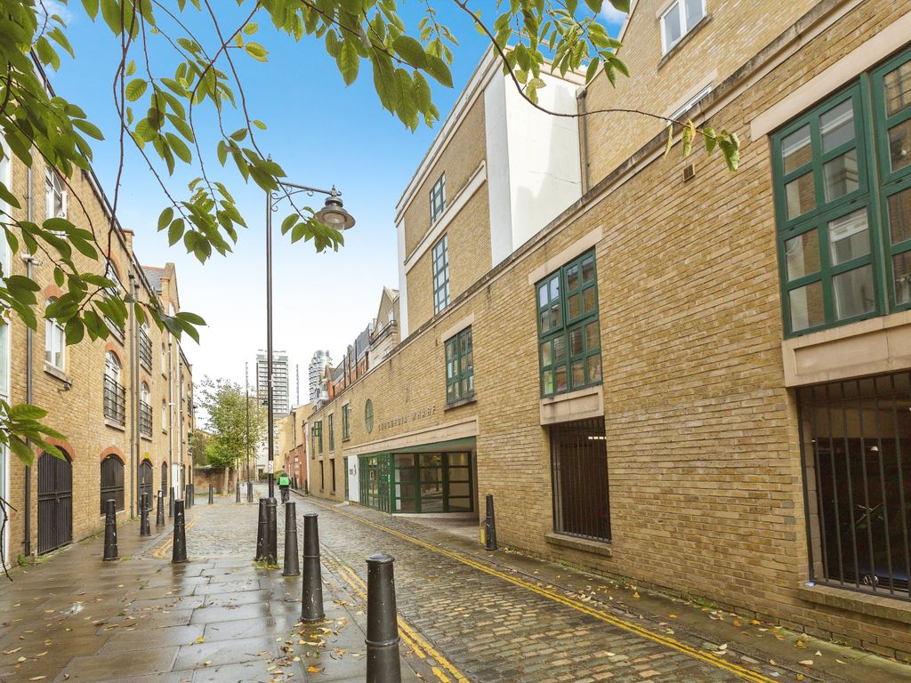 2 bed flat for sale in 21 Cold Harbour, London E14, £675,000