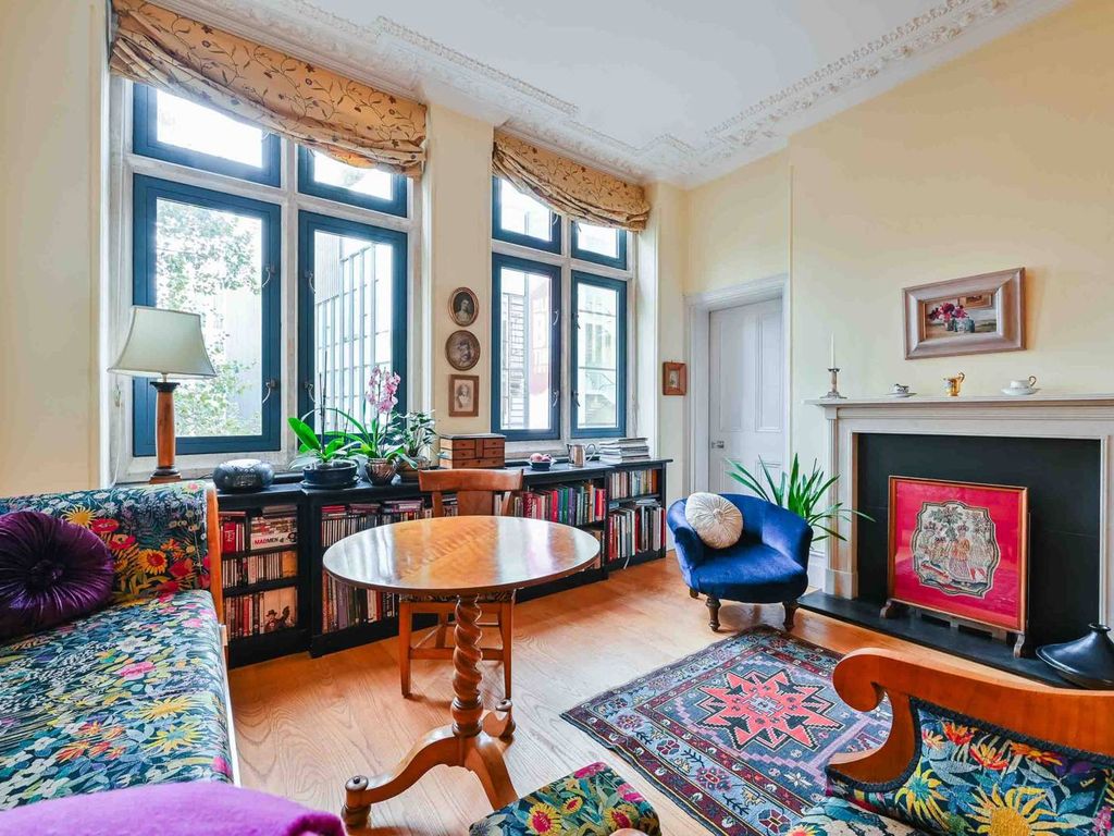 2 bed flat for sale in Charing Cross Road, Soho, London WC2H, £1,000,000